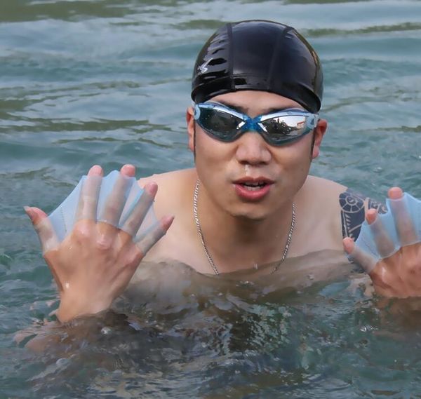 tyle swimming equipment paddles silicone swim webbed gloves duck palm to male and female children diving masks
tyle swimming equipment paddles silicone swim webbed gloves duck palm to male and female children diving masks