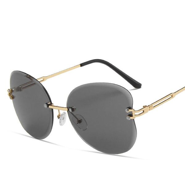 sunglasses european and american retro style cut-edge female trend butterfly metal ocean piece 81033, White;black
sunglasses european and american retro style cut-edge female trend butterfly metal ocean piece 81033, White;black