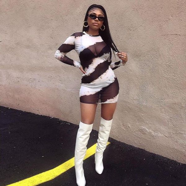 casual dresses 2021 autumn mesh printing fashion perspective pullover round neck long sleeve high waist dress tulle skinny ladies, Black;gray
casual dresses 2021 autumn mesh printing fashion perspective pullover round neck long sleeve high waist dress tulle skinny ladies, Black;gray