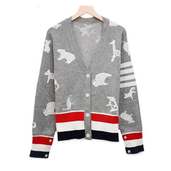 sweater knit 2021 autumn winter women's v-neck long sleeve contrast stripe animal jacquard loose cardigan thick, White;black
sweater knit 2021 autumn winter women's v-neck long sleeve contrast stripe animal jacquard loose cardigan thick, White;black