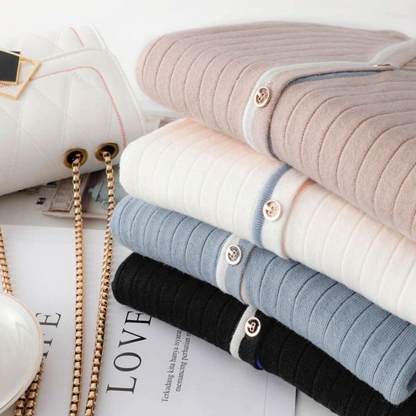 autumn contrast color knitted cardigan matching sweater coat thin short style with temperament, White;black
autumn contrast color knitted cardigan matching sweater coat thin short style with temperament, White;black
