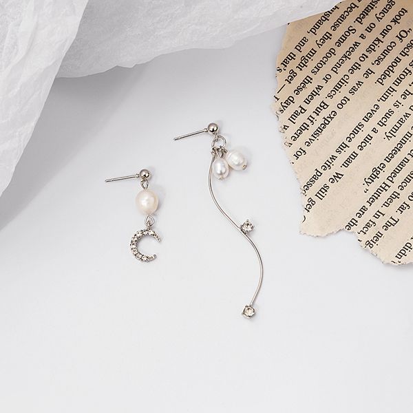 korean dongdamen asymmetric pearl moon girl exquisite versatile long temperament diamond earrings, Silver
korean dongdamen asymmetric pearl moon girl exquisite versatile long temperament diamond earrings, Silver
