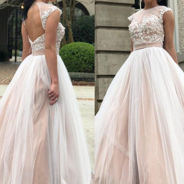 party dresses 2021 romantic tulle prom short sleeves lace applique floor length formal evening gowns, White;black
party dresses 2021 romantic tulle prom short sleeves lace applique floor length formal evening gowns, White;black