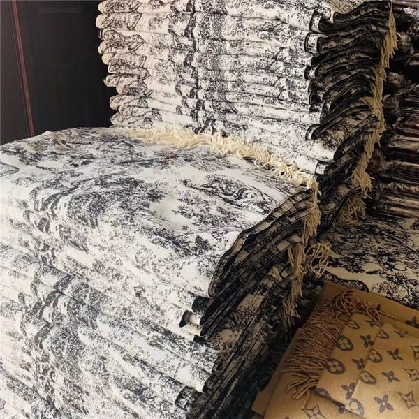 2019 winter warm thick cashmere scarf fashion lady shawl soft cashmere printed scarf matching package box, Blue;gray
2019 winter warm thick cashmere scarf fashion lady shawl soft cashmere printed scarf matching package box, Blue;gray