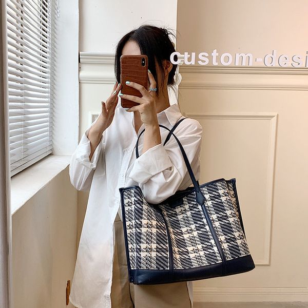 personalized vintage woven women's bag contrast color large capacity simple one shoulder handbag
personalized vintage woven women's bag contrast color large capacity simple one shoulder handbag