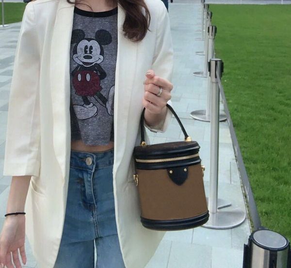 2021 luxurys designers bags purses cylinder package 3986 restoring ancient ways cross body bag the shopkeeper recommend choice
2021 luxurys designers bags purses cylinder package 3986 restoring ancient ways cross body bag the shopkeeper recommend choice