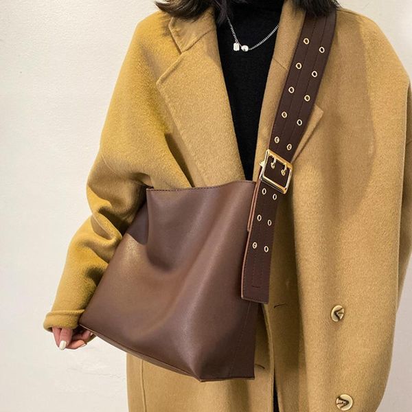 evening bags composite bag leather shoulder for women 2021 wide belt designer handbags women's trend solid color bucket
evening bags composite bag leather shoulder for women 2021 wide belt designer handbags women's trend solid color bucket