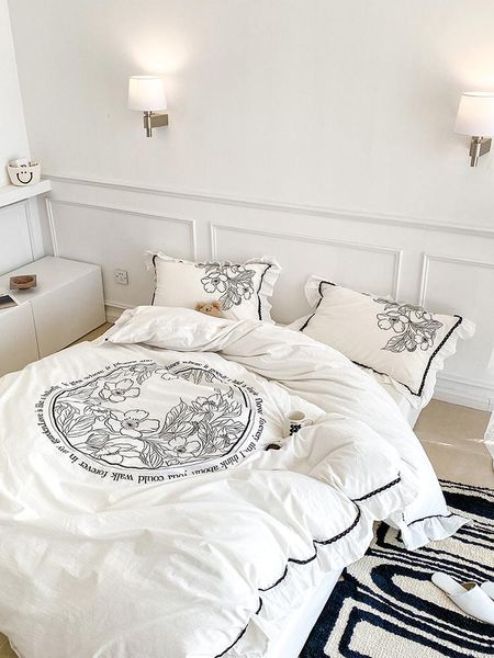 bedding sets ins pastoral black and white washed cotton four-piece set pure super soft simple embroidered quilt cover
bedding sets ins pastoral black and white washed cotton four-piece set pure super soft simple embroidered quilt cover