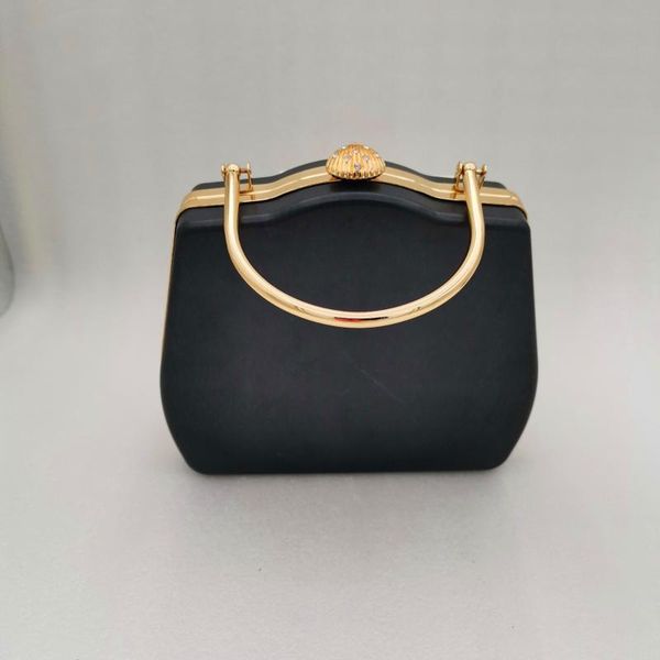 bag parts & accessories 18x15.5 cm gold color metal box clutches with black plastic covers handles shell on wholesale purse frames
bag parts & accessories 18x15.5 cm gold color metal box clutches with black plastic covers handles shell on wholesale purse frames