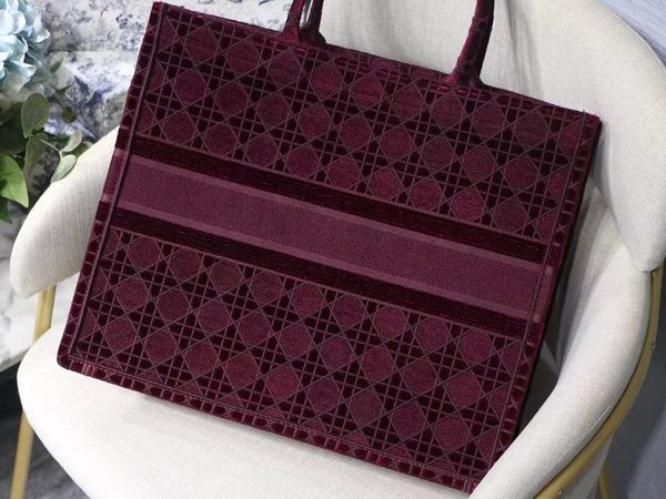 lady 7a custom quality large-capacity handbag paris famous brand handbag fashion retro national canvas hand-embroidered pattern shopping bag
lady 7a custom quality large-capacity handbag paris famous brand handbag fashion retro national canvas hand-embroidered pattern shopping bag