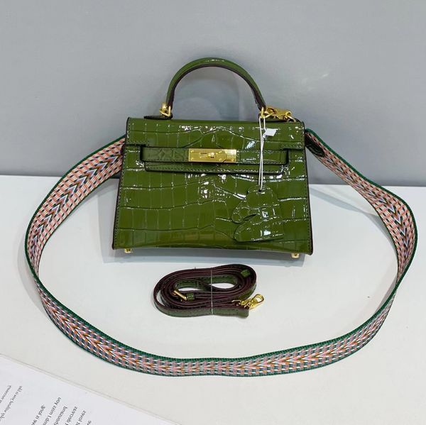 handbag popular 2022 second generation crocodile pattern fashion trend single shoulder diagonal span portable versatile stone pattern small
handbag popular 2022 second generation crocodile pattern fashion trend single shoulder diagonal span portable versatile stone pattern small