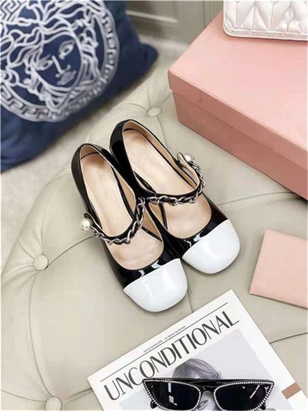 2021 black and white contrast sandals women's luxury quality square head design cow patent leather material casual height 6.5cm fashion
2021 black and white contrast sandals women's luxury quality square head design cow patent leather material casual height 6.5cm fashion