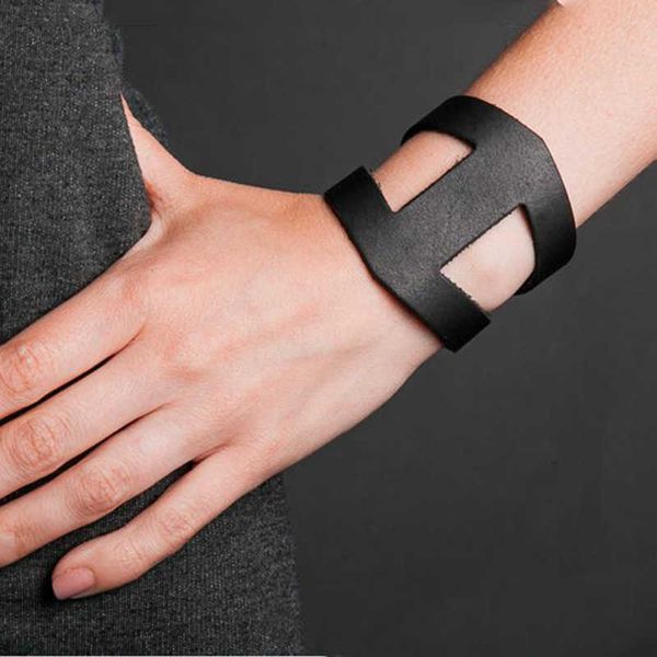 yd&ydbz new geometric crack bracelets for women leather bracelet 5 colors fashion punk jewelry rhombus synthetic leather bangles q0719, Black
yd&ydbz new geometric crack bracelets for women leather bracelet 5 colors fashion punk jewelry rhombus synthetic leather bangles q0719, Black