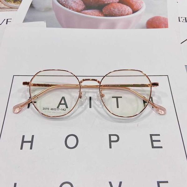 small circle full frame ultra light male and female myopia gold long face flat lens glasses 2070, White;black
small circle full frame ultra light male and female myopia gold long face flat lens glasses 2070, White;black