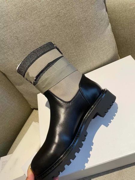 luxury ankle boots with adjustable lace and notched sole zippered lucky star within box size 35-42, Black
luxury ankle boots with adjustable lace and notched sole zippered lucky star within box size 35-42, Black