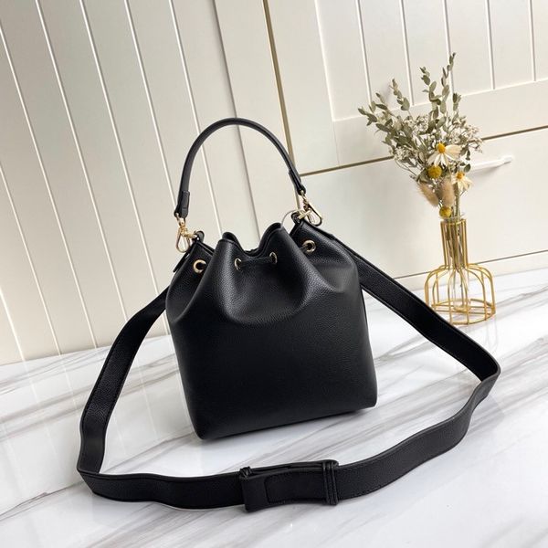 female layer leather cowhide bag head clutch 2021 lady small rhombus wallet fragrance new zipper 23-23-16cm, Red;black
female layer leather cowhide bag head clutch 2021 lady small rhombus wallet fragrance new zipper 23-23-16cm, Red;black