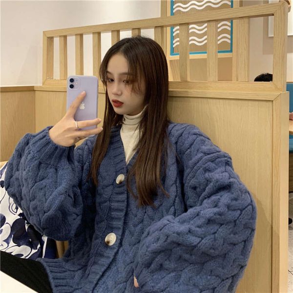 autumn and winter version loose outer sweater wind thickened warm knitted cardigan coat, White;black
autumn and winter version loose outer sweater wind thickened warm knitted cardigan coat, White;black