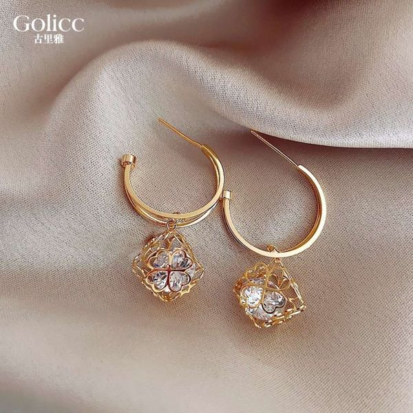 tiktok, red fashion, clover, hollow rings, 925 silver needles, ladies' ear accessories., Black
tiktok, red fashion, clover, hollow rings, 925 silver needles, ladies' ear accessories., Black