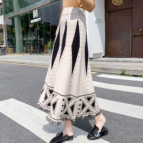 skirts 2021 autumn and winter knitted women's medium long wool large swing a-line printed skirt, Black
skirts 2021 autumn and winter knitted women's medium long wool large swing a-line printed skirt, Black