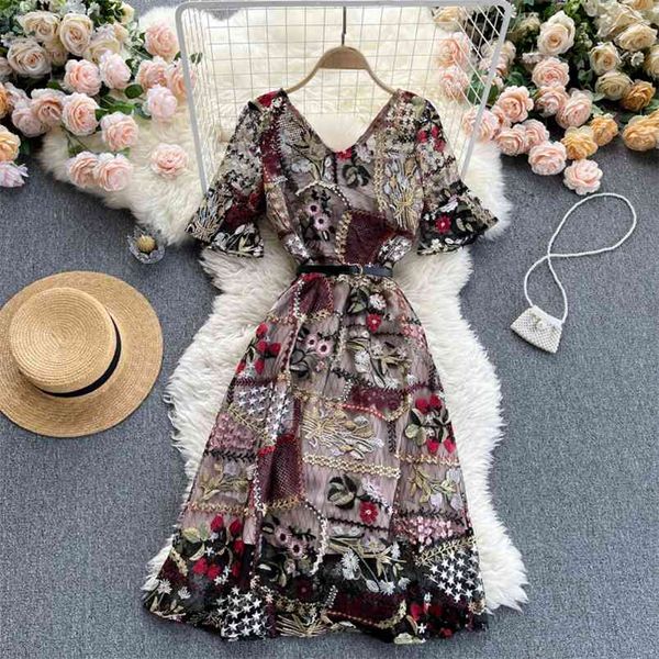 summer style retro fashion embroidered flowers vestidos female v-neck flared sleeve waist midi dress with belt c789 210506, Black;gray
summer style retro fashion embroidered flowers vestidos female v-neck flared sleeve waist midi dress with belt c789 210506, Black;gray