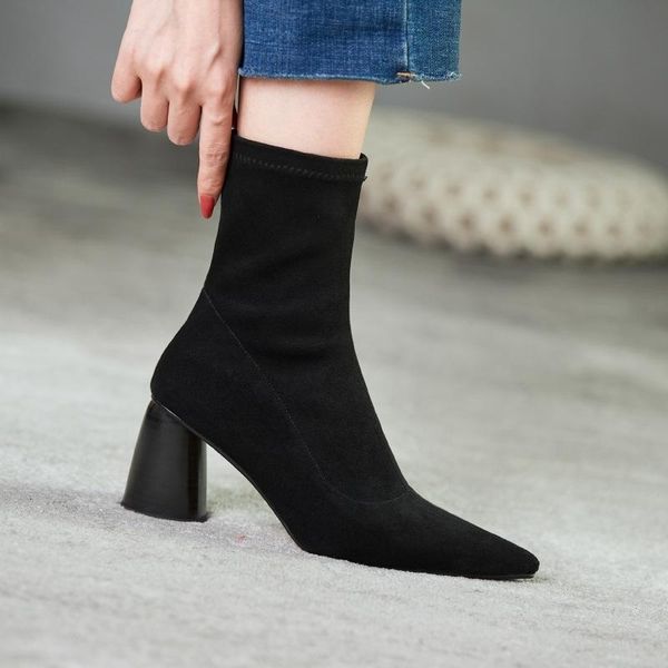 boots simple and versatile pointed thick heel spring low in autumn, Black 
boots simple and versatile pointed thick heel spring low in autumn, Black