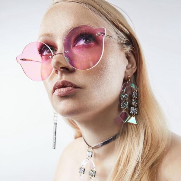 frameless trimmed female sunglasses oval fashion classic ocean color trend high-quality street pography, White;black
frameless trimmed female sunglasses oval fashion classic ocean color trend high-quality street pography, White;black