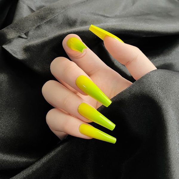 false nails gradient color ballet long-length fake press on full cover wearing wearable acrylic nail tips with glue for girls, Red;gold
false nails gradient color ballet long-length fake press on full cover wearing wearable acrylic nail tips with glue for girls, Red;gold
