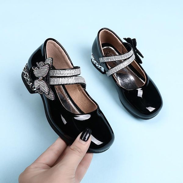 flat shoes 2021 children girls leather kids princess fashion diamond butterfly school black low heels party dancing, Black;grey
flat shoes 2021 children girls leather kids princess fashion diamond butterfly school black low heels party dancing, Black;grey