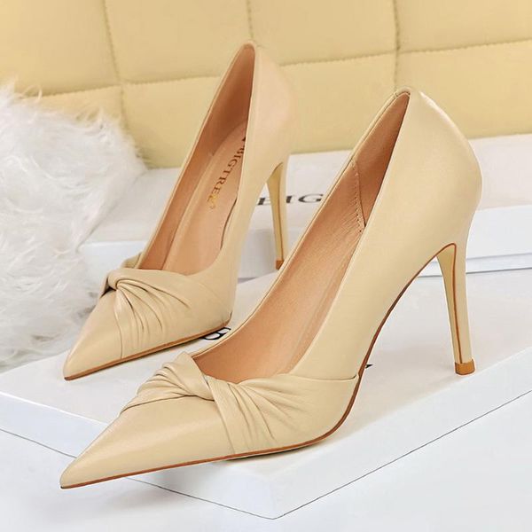 dress shoes 2021 elegant women 9.5cm high heels pumps designer pink white nude butterfly knot female party wedding big size, Black
dress shoes 2021 elegant women 9.5cm high heels pumps designer pink white nude butterfly knot female party wedding big size, Black