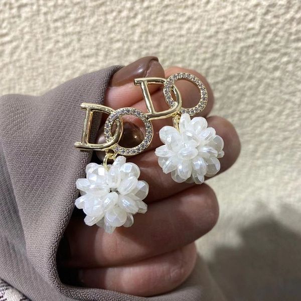 korean elegant letter flower earring 925 sterling silver stud high-end retro earrings present for girls lady 2021 ins temperament simple per, Golden;silver
korean elegant letter flower earring 925 sterling silver stud high-end retro earrings present for girls lady 2021 ins temperament simple per, Golden;silver
