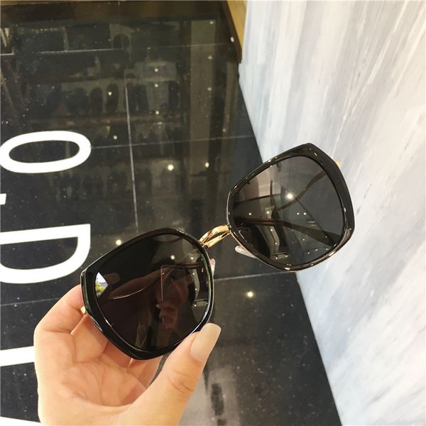2020 new sunglasses with red sunglasses wta face was thin models big diamond polarized uv personality street shooting, White;black
2020 new sunglasses with red sunglasses wta face was thin models big diamond polarized uv personality street shooting, White;black