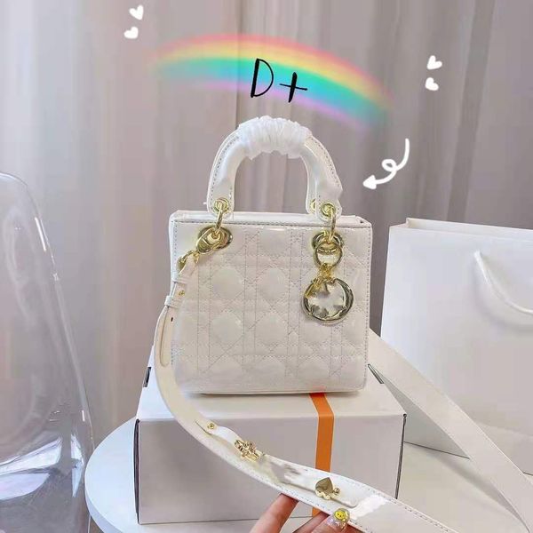 70% off luxury design handbag early autumn 2021 new d + women's oil wax leather princess hand straddle small square shoulder bag temper
70% off luxury design handbag early autumn 2021 new d + women's oil wax leather princess hand straddle small square shoulder bag temper