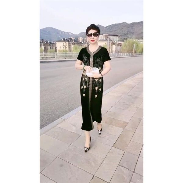women's trench coats summer dress female heavy industry drilling embroidered casual fashion plus size 5xl thin temperament mother dress, Tan;black
women's trench coats summer dress female heavy industry drilling embroidered casual fashion plus size 5xl thin temperament mother dress, Tan;black