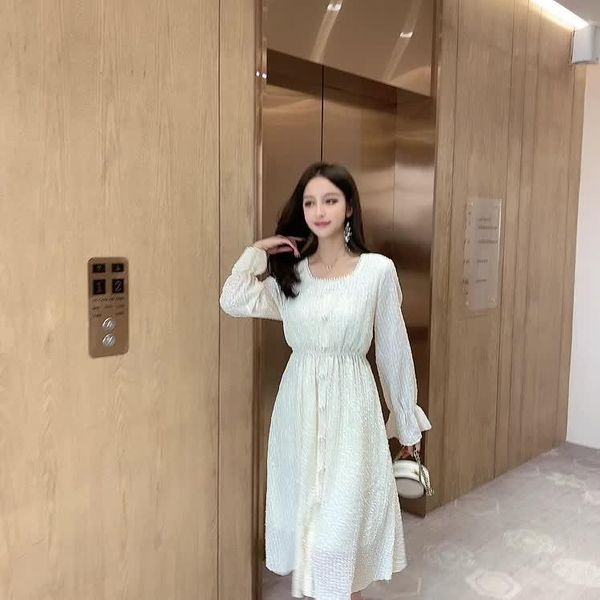 casual dresses 2021 autumn style slightly thin temperament square collar long-sleeved pearl button dress french retro women, Black;gray
casual dresses 2021 autumn style slightly thin temperament square collar long-sleeved pearl button dress french retro women, Black;gray