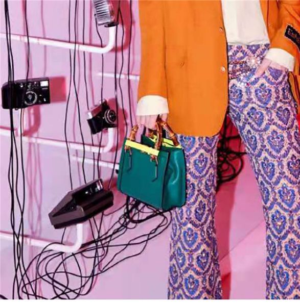 70% s net red and small white same versatile handle hand generous single shoulder diagonal new bag
70% s net red and small white same versatile handle hand generous single shoulder diagonal new bag