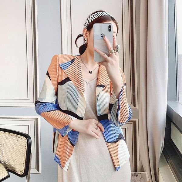 women's jackets pleated jacket short spring autumn fashion print loose one button top, Black;brown
women's jackets pleated jacket short spring autumn fashion print loose one button top, Black;brown