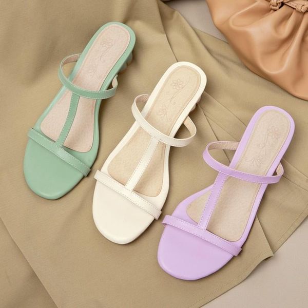 sandals the korean version of summer 2021 solid color square heel size 32-45 102-18, Black
sandals the korean version of summer 2021 solid color square heel size 32-45 102-18, Black