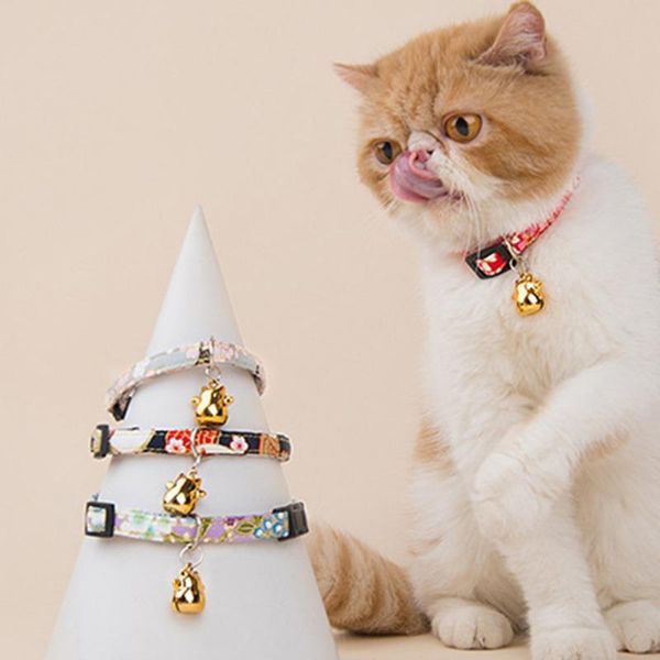cat collars & leads japanese-style printed bell collar is adjustable and has a buckle design , which can be firmer prevent breaking away
cat collars & leads japanese-style printed bell collar is adjustable and has a buckle design , which can be firmer prevent breaking away