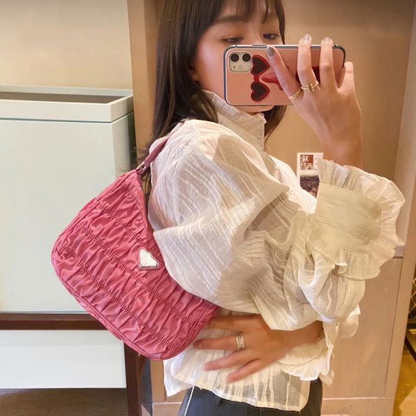 design bag fashion star same 2021 wrinkled armpit hand carrying chain messenger 
design bag fashion star same 2021 wrinkled armpit hand carrying chain messenger