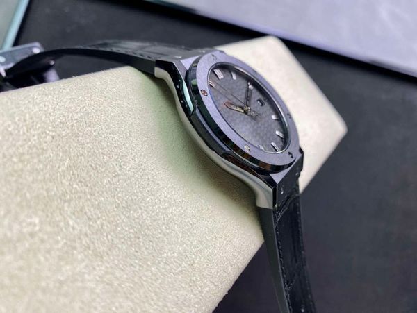 h's new ceramics break the unprecedented rare the leather strap combines comfortable and soft imported rubber, Slivery;brown
h's new ceramics break the unprecedented rare the leather strap combines comfortable and soft imported rubber, Slivery;brown