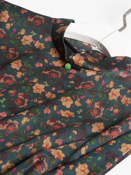 dress 2021 original design heavyweight satin mulberry cloud yarn floral standing collar cheongsam chinese style silk, Black;gray
dress 2021 original design heavyweight satin mulberry cloud yarn floral standing collar cheongsam chinese style silk, Black;gray