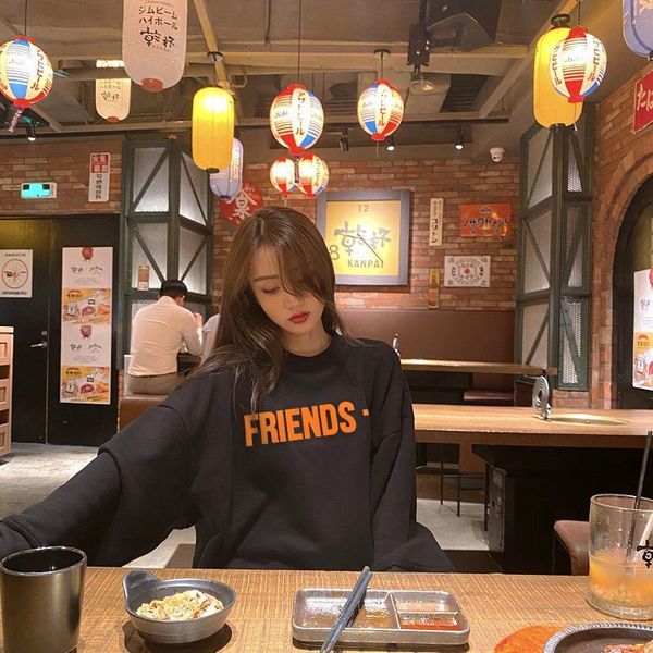 2021 brand v hoodie pure cotton beijing limited wang yibo's same orange big round neck bodysuit women's hip hop fashion brand, Black
2021 brand v hoodie pure cotton beijing limited wang yibo's same orange big round neck bodysuit women's hip hop fashion brand, Black