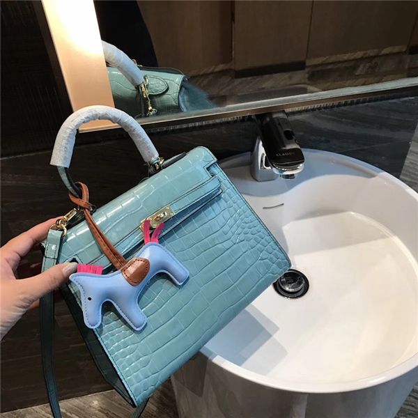 2021 dont regret after buying new crocodile pattern genuine leather bag womens handbag fashion twist lock shoulder messenger bag cowhide tex
2021 dont regret after buying new crocodile pattern genuine leather bag womens handbag fashion twist lock shoulder messenger bag cowhide tex