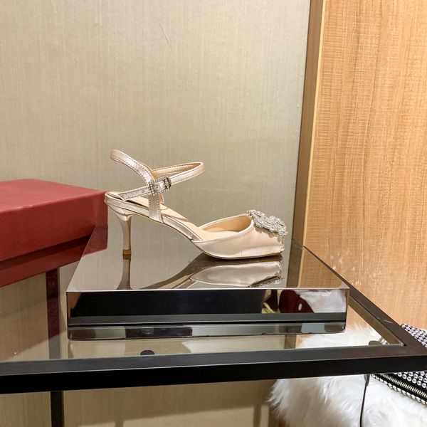 designer high-quality luxury trendy women's high-heeled shoes, diamond-studded shining, bright colors, comfortable , wear-resistant, Black
designer high-quality luxury trendy women's high-heeled shoes, diamond-studded shining, bright colors, comfortable , wear-resistant, Black