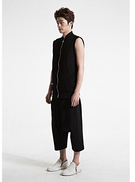 men's vests stand collar waistcoat thin jacket korean black zipper vest summer casual young man's sleeveless, Black;white
men's vests stand collar waistcoat thin jacket korean black zipper vest summer casual young man's sleeveless, Black;white