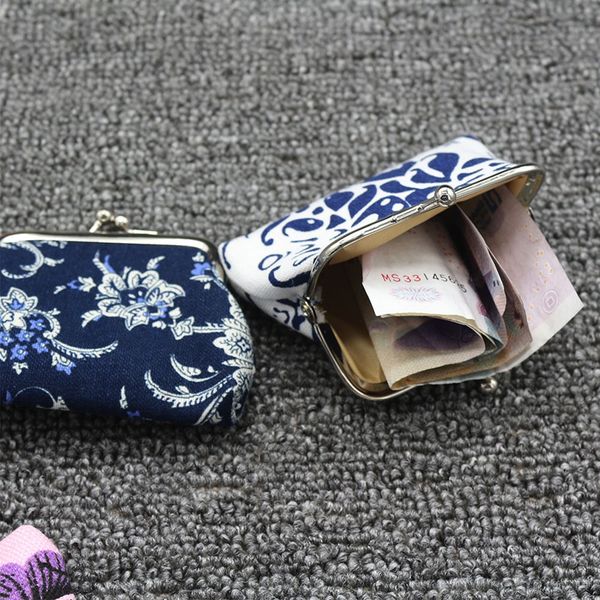 buckle vintage blue and white porcelain canvas small bag clasp antique minimalist short mini coin purse, Red;black
buckle vintage blue and white porcelain canvas small bag clasp antique minimalist short mini coin purse, Red;black