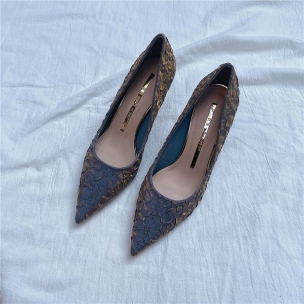luxury dress shoes spring 2021 wedding nude high-heeled women's thin heel pointed minority dign light mouth black single sho
luxury dress shoes spring 2021 wedding nude high-heeled women's thin heel pointed minority dign light mouth black single sho