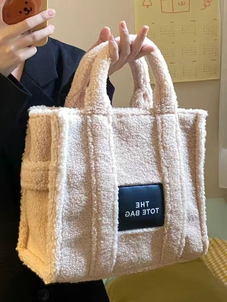 2021 fashion handbag tote s bag designer double letter large capacity shopping bags women's trendy shoulder bag high quality
2021 fashion handbag tote s bag designer double letter large capacity shopping bags women's trendy shoulder bag high quality
