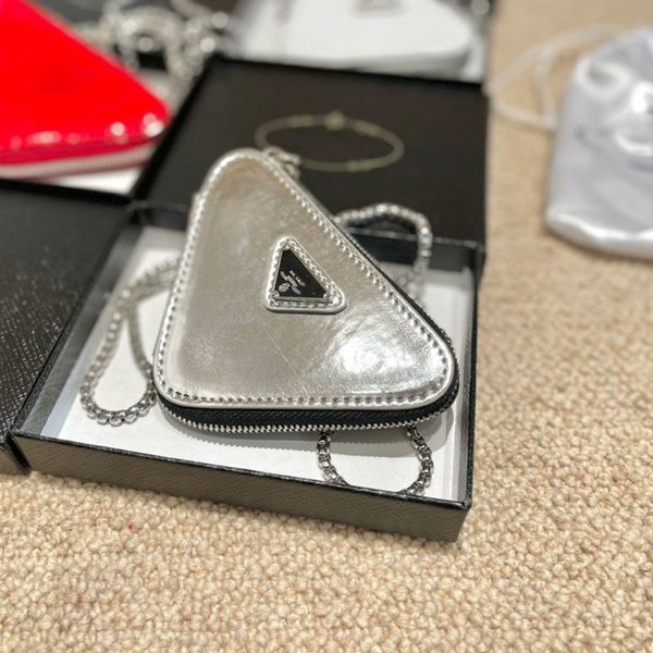 classic triangle chain bag sweet cool girl hand a small suitable for all in creativity luxuryss designerss yw
classic triangle chain bag sweet cool girl hand a small suitable for all in creativity luxuryss designerss yw