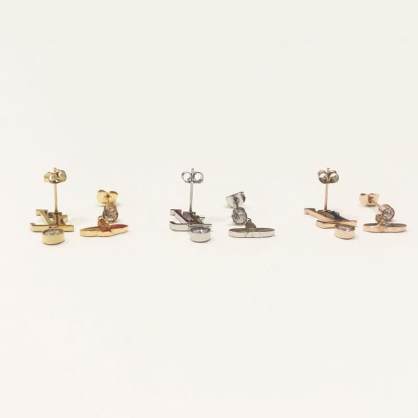luxury designer jewelry women earrings four leaf flower stud earrings silver rose gold elagant asymmetrical letter v with diamond, White
luxury designer jewelry women earrings four leaf flower stud earrings silver rose gold elagant asymmetrical letter v with diamond, White